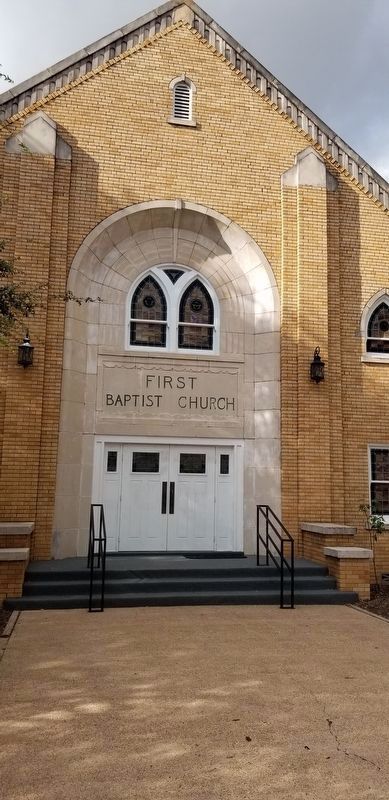 Front entrance to the First Baptist Church of Grapeland image. Click for full size.