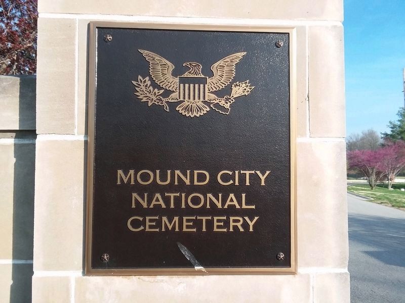 Entrance to Mound City National Cemetery image. Click for full size.