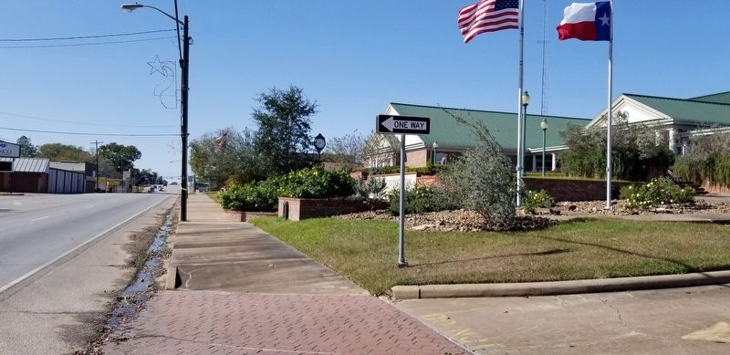 The view of the Livingston Marker by the road. image. Click for full size.