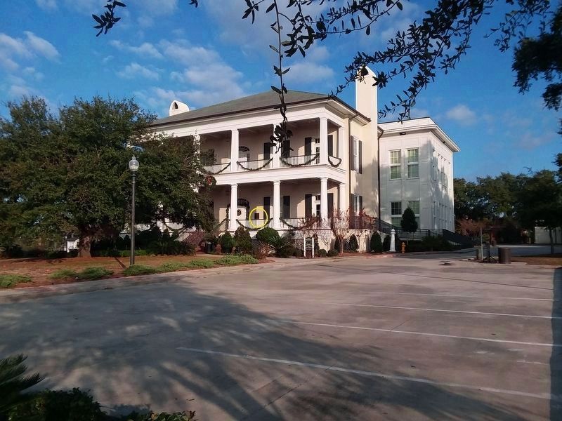 Robinson-Maloney-Dantzler House prior to Hurricane Katrina. image. Click for full size.
