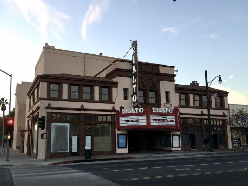 Rialto Theatre image. Click for full size.