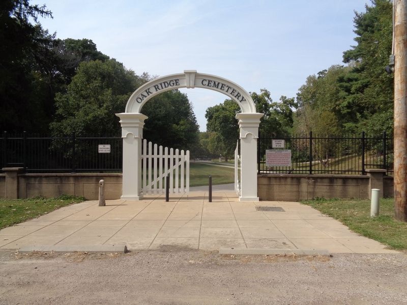Oak Ridge Cemetery's Original Entrance image. Click for full size.