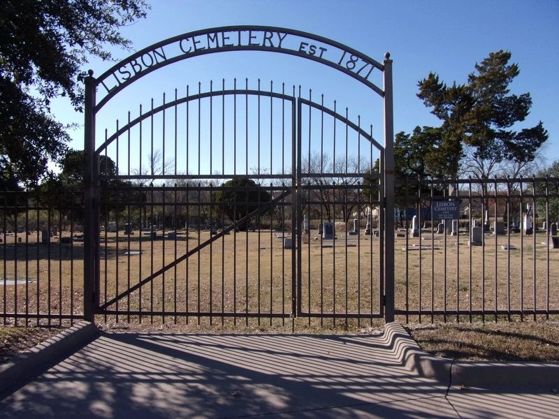 Lisbon Cemetery entrance image. Click for full size.