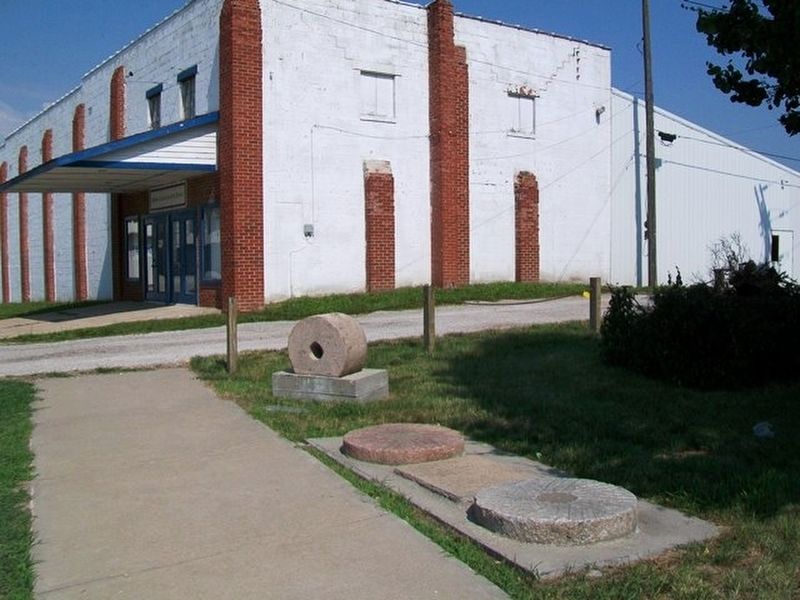 "Richey" and Harden Stone Millstones and Markers image. Click for full size.
