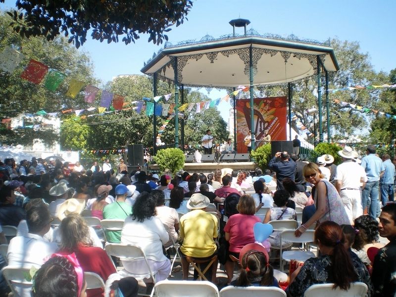 Olvera Street Plaza, Los Angeles California image. Click for full size.
