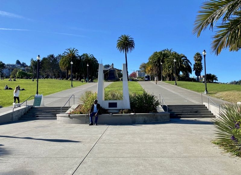 Mexico's Liberty Bell (A Replica) Marker - wide view image. Click for full size.