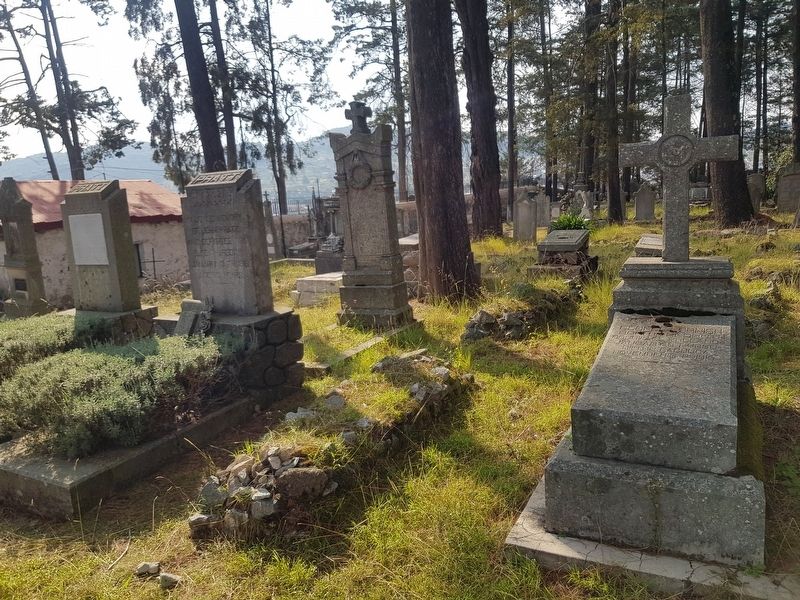 Nearby graves in the "English Cemetery" of Mineral del Monte. Click for full size. Nearby graves in the "English Cemetery" of Mineral del Monte image. Click for full size.