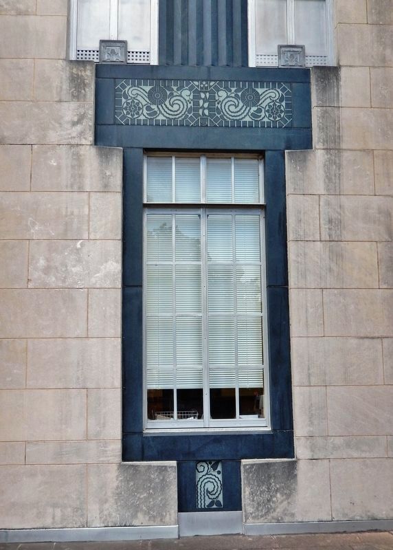 Warren County Court House<br>(<i>window detail</i>) image. Click for full size.