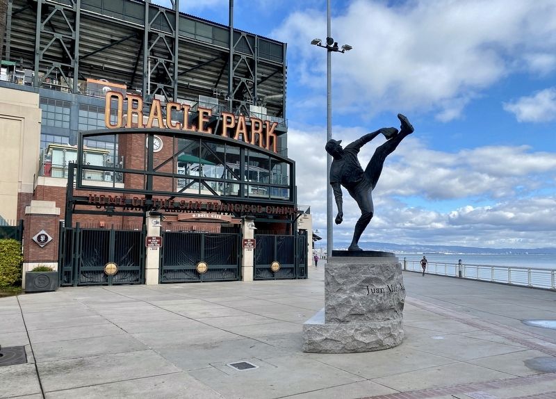 Juan Antonio Marichal Sanchez Statue image. Click for full size.