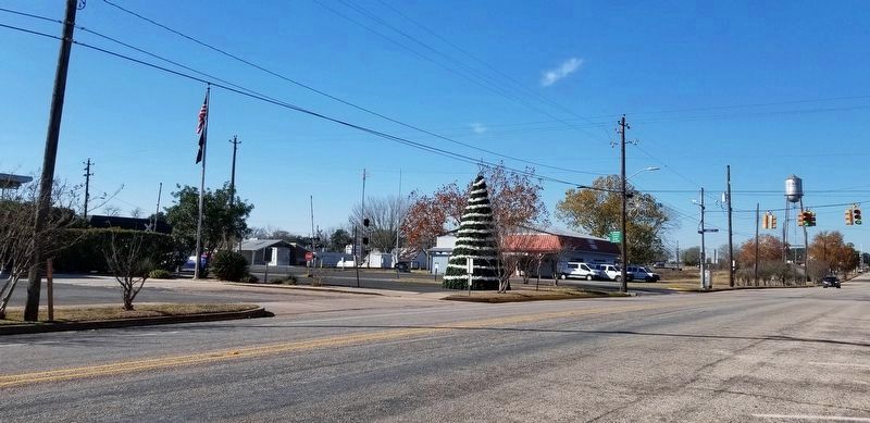 The Post Office is to the left of the marker in the photo. Click for full size. The Post Office is to the left of the marker in the photo image. Click for full size.