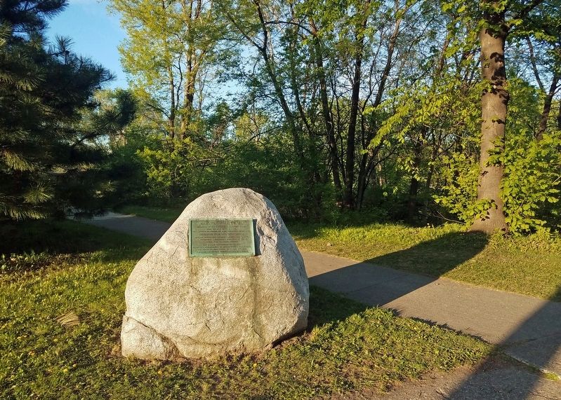 Marker beside paved paths connecting Franklin Avenue to West River Parkway image. Click for full size.