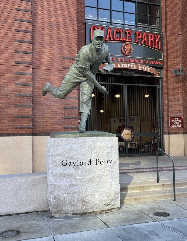 Gaylord Jackson Perry Statue image. Click for full size.