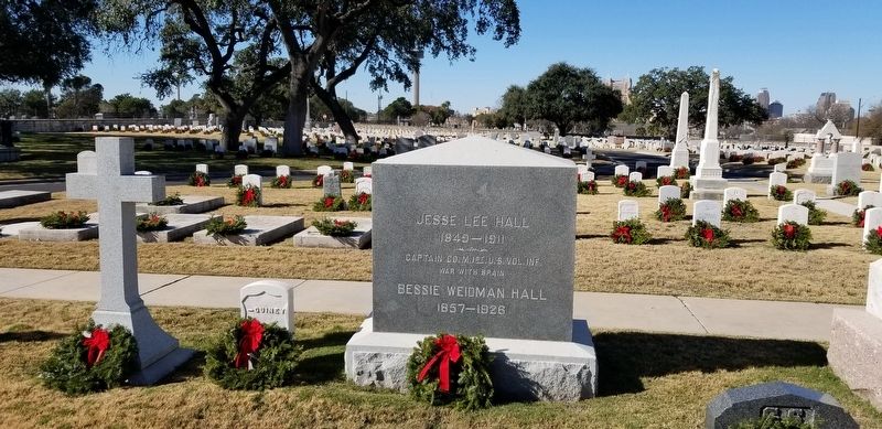 The tombstone of Captain Lee Hall image. Click for full size.