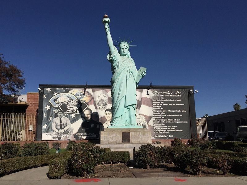 Lady Liberty and Marker image. Click for full size.