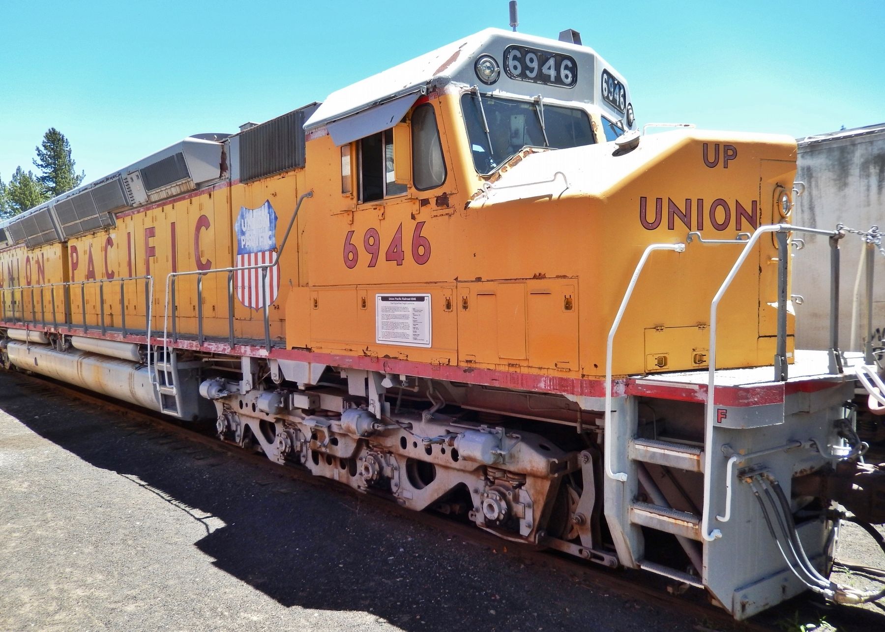 Union Pacific DDA40X Locomotive #6946 image. Click for full size.