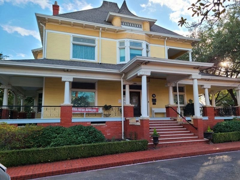 Heard-Craig House and Marker. Click for full size. Heard-Craig House and Marker image. Click for full size.