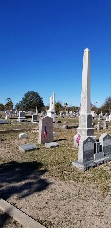 Hamilton P. Bee marker and monument image. Click for full size.