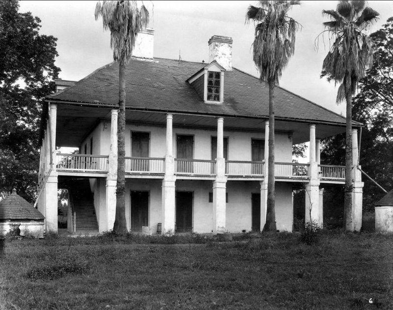 LaFreniere Plantation House image. Click for full size.