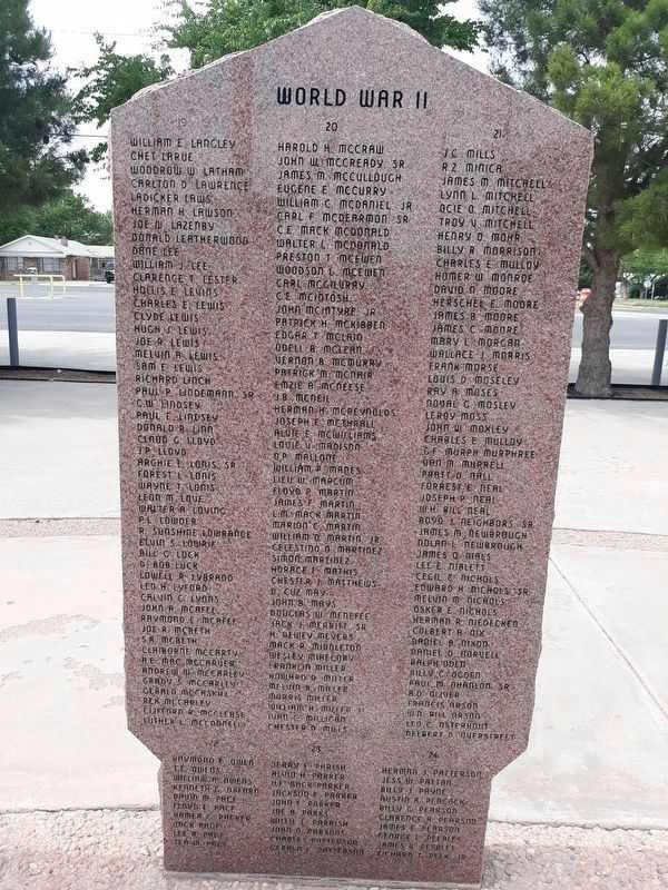 World War II Veterans Memorial (Langley to Peek surnames) image. Click for full size.