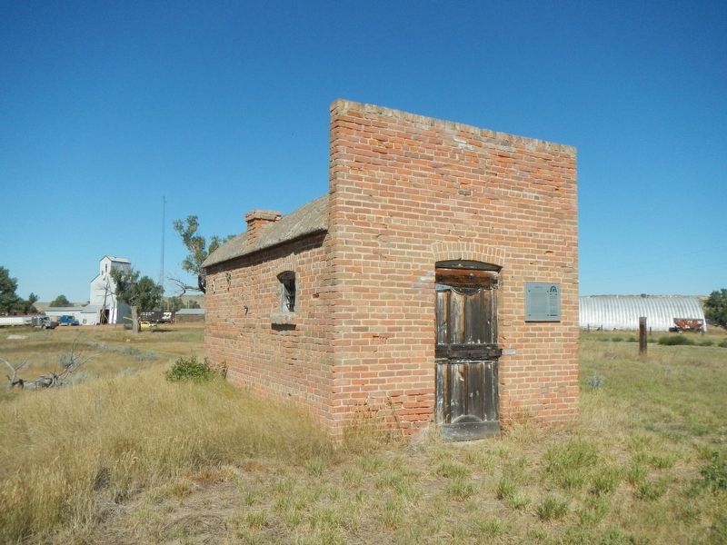 Ismay Jail and Marker image. Click for full size.