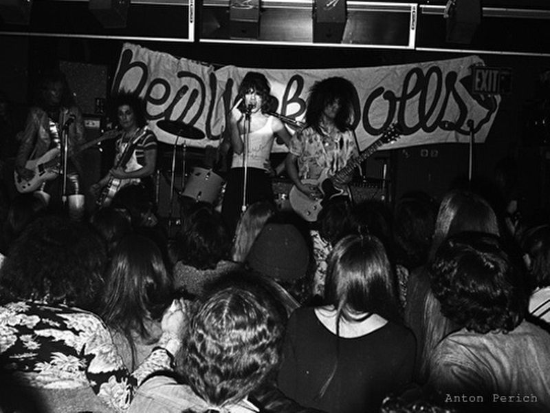 The New York Dolls in performance image. Click for full size.