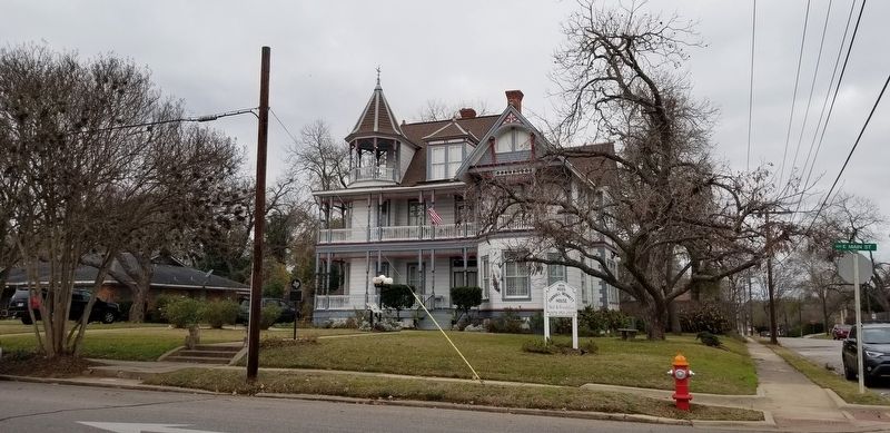 The view of the Ross-Carroll House from the street image. Click for full size.