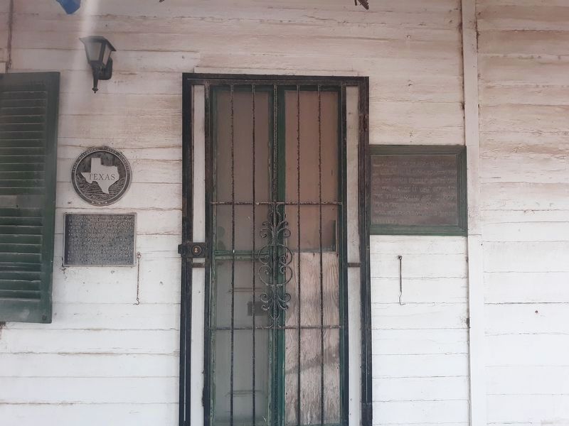 The Oldest House in Brownsville Marker, to the right. Click for full size. The Oldest House in Brownsville Marker, to the right image. Click for full size.