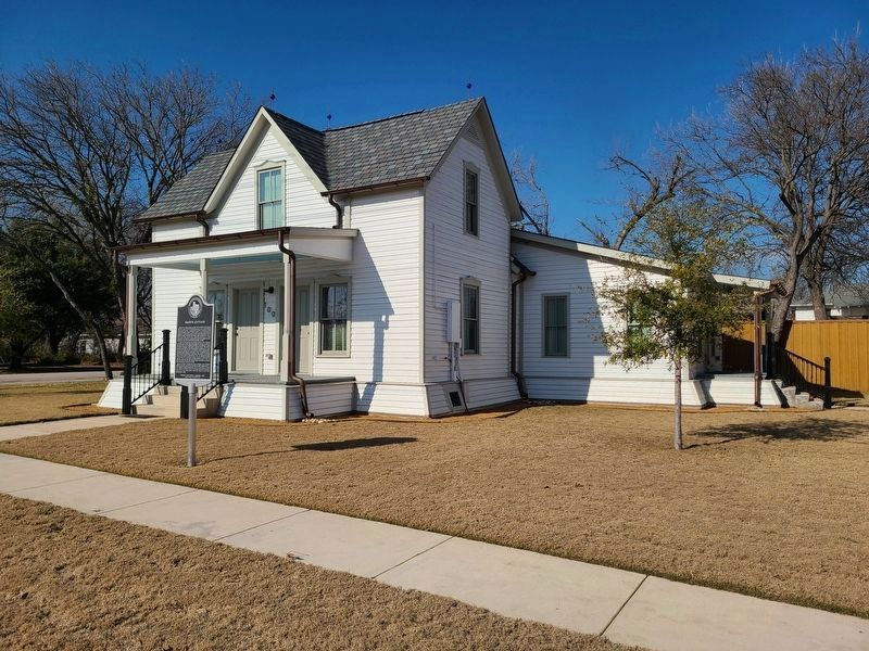 Brown Cottage and Marker image. Click for full size.
