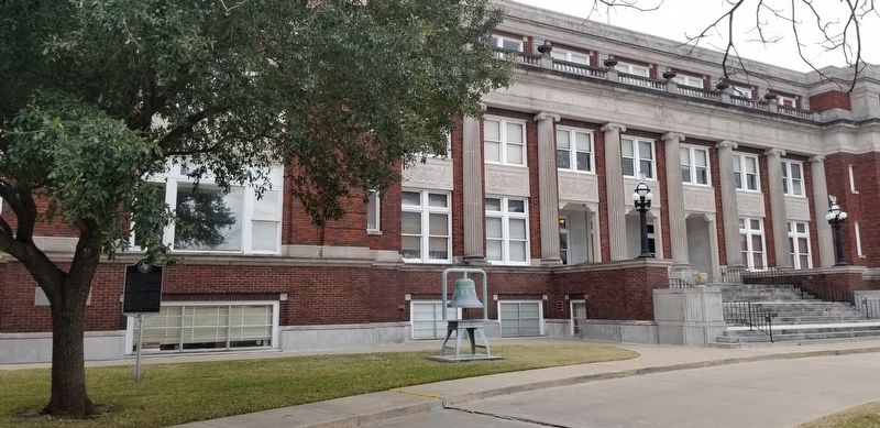 The Limestone County Courthouse Marker is to the left in the photo image. Click for full size.