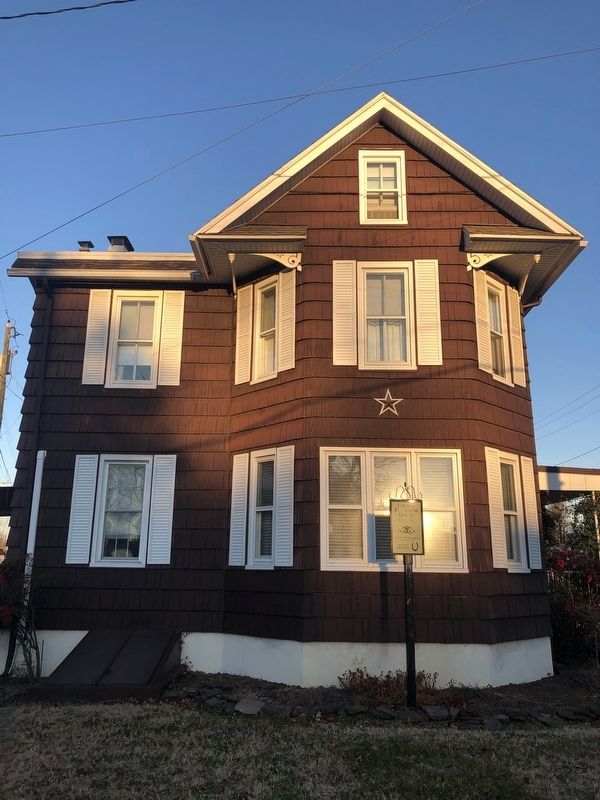Fooks-Plummer House. Click for full size. Fooks-Plummer House image. Click for full size.