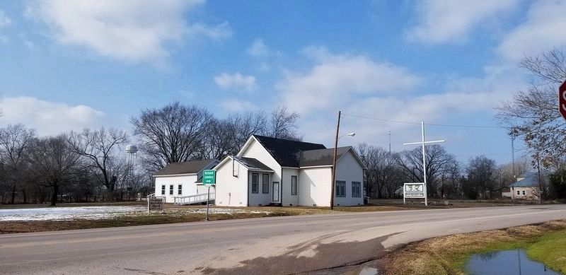 The view of the First Methodist Church of Richland from Highway 14 image. Click for full size.