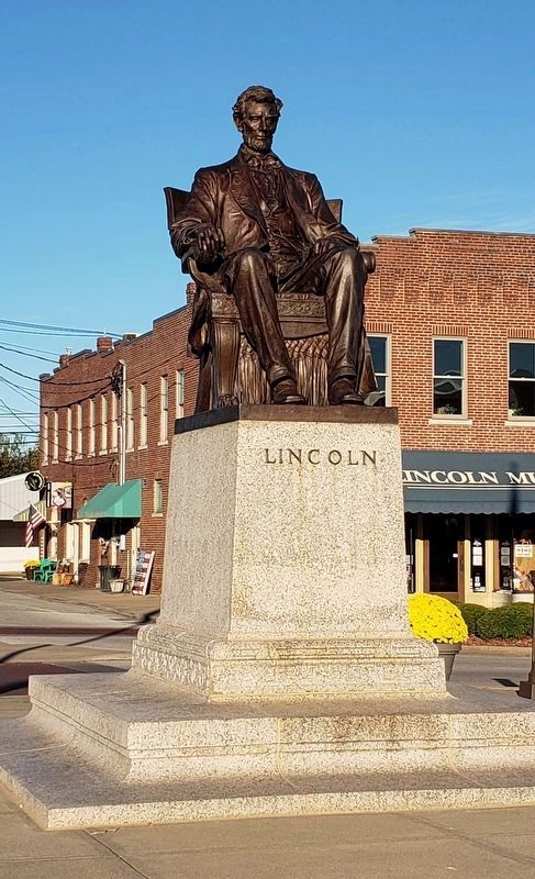Lincoln Statue image. Click for full size.