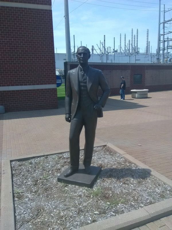 Statue of Henry Ford image. Click for full size.