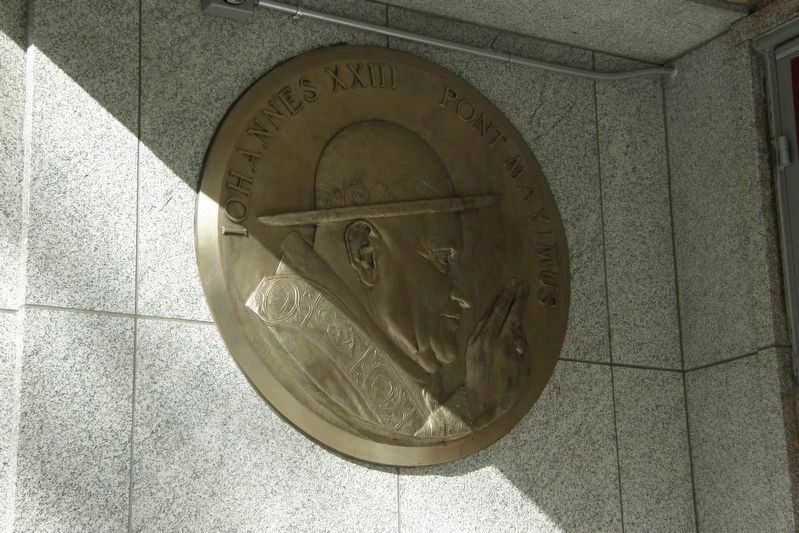 Pope Joh XXII memorial plaque (d. 1963) image. Click for full size.