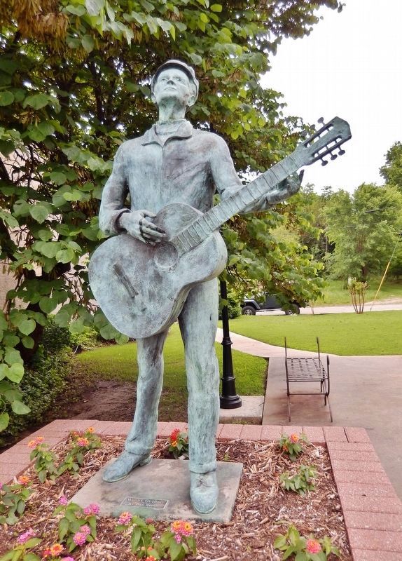 Woody Guthrie Statue image. Click for full size.