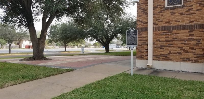 The wide view of the First Baptist Church of Weslaco and Marker image. Click for full size.