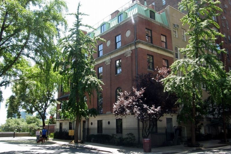 17 Beekman Place: now, the Luxembourg Embassy image. Click for full size.