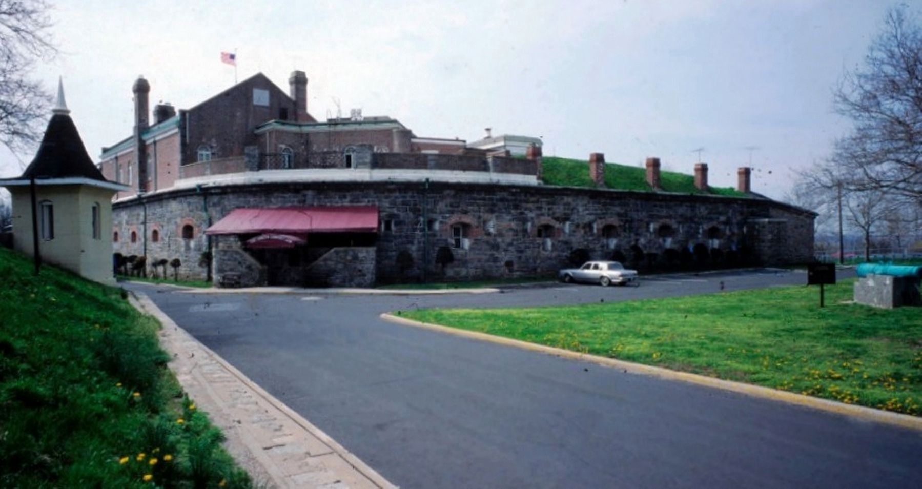 Fort Hamilton Officers’ Club (Casemate Fort) image. Click for full size.