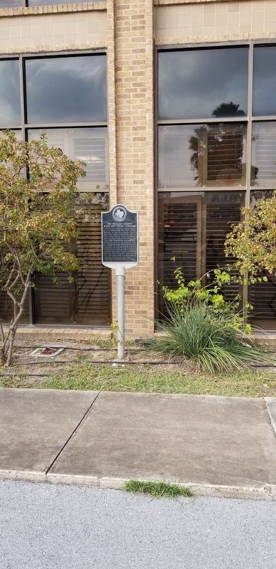 The Hidalgo County Bank and Trust Company and Marker image. Click for full size.