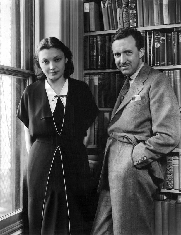 Katherine Cornell and Guthrie McClintic in the library of their home at 23 Beekman Place (1933) image. Click for full size.