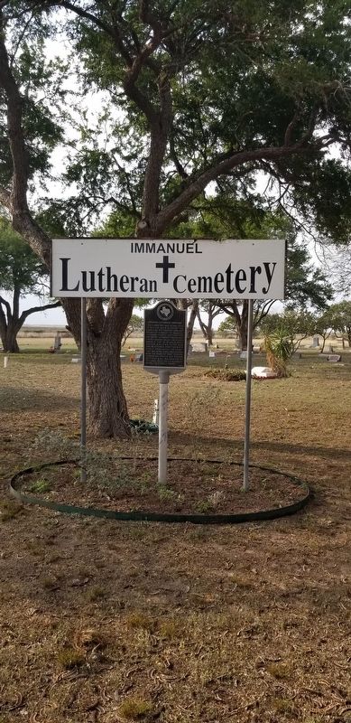Immanuel Lutheran Cemetery and Marker image. Click for full size.
