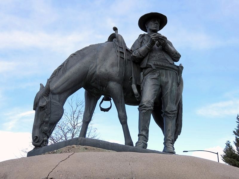 "Range Rider of the Yellowstone" statue image. Click for full size.
