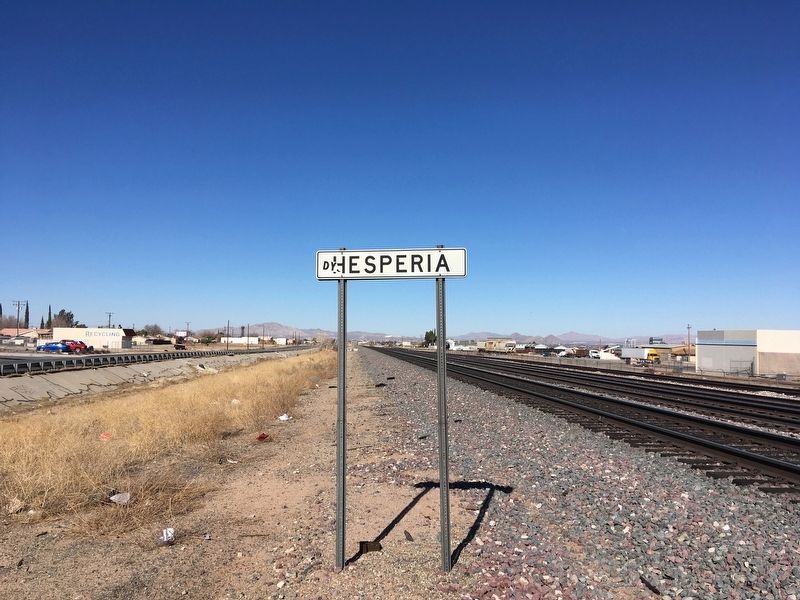 Nearby Railroad Sign image. Click for full size.