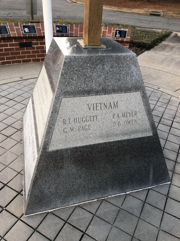 Veterans Memorial image. Click for full size.