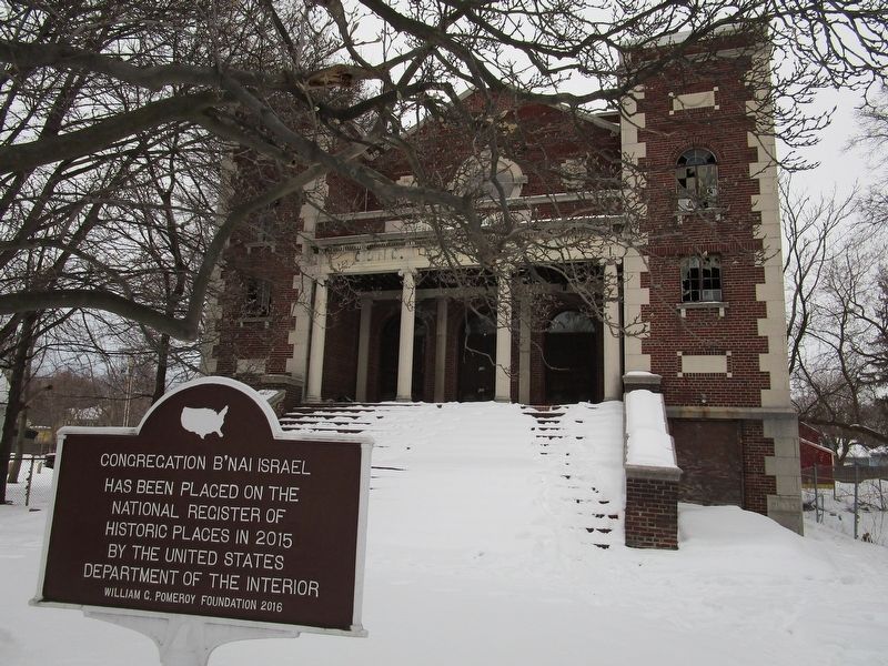 Congregation B'Nai Israel Temple & Marker image. Click for full size.