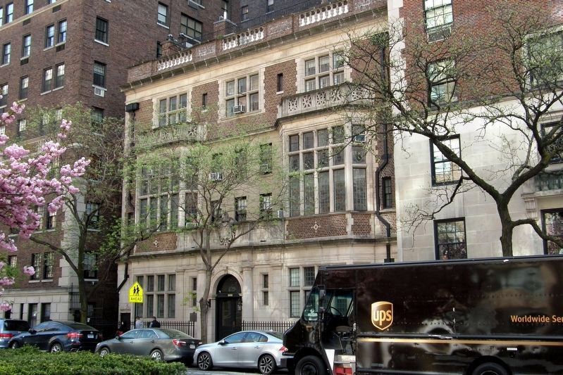 Originally the Reginald and Anna DeKoven House, 1025 Park Avenue image. Click for full size.