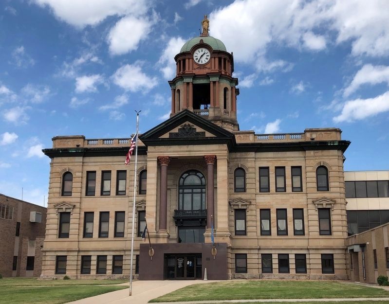 Brown County (South Dakota) Courthouse image. Click for full size.
