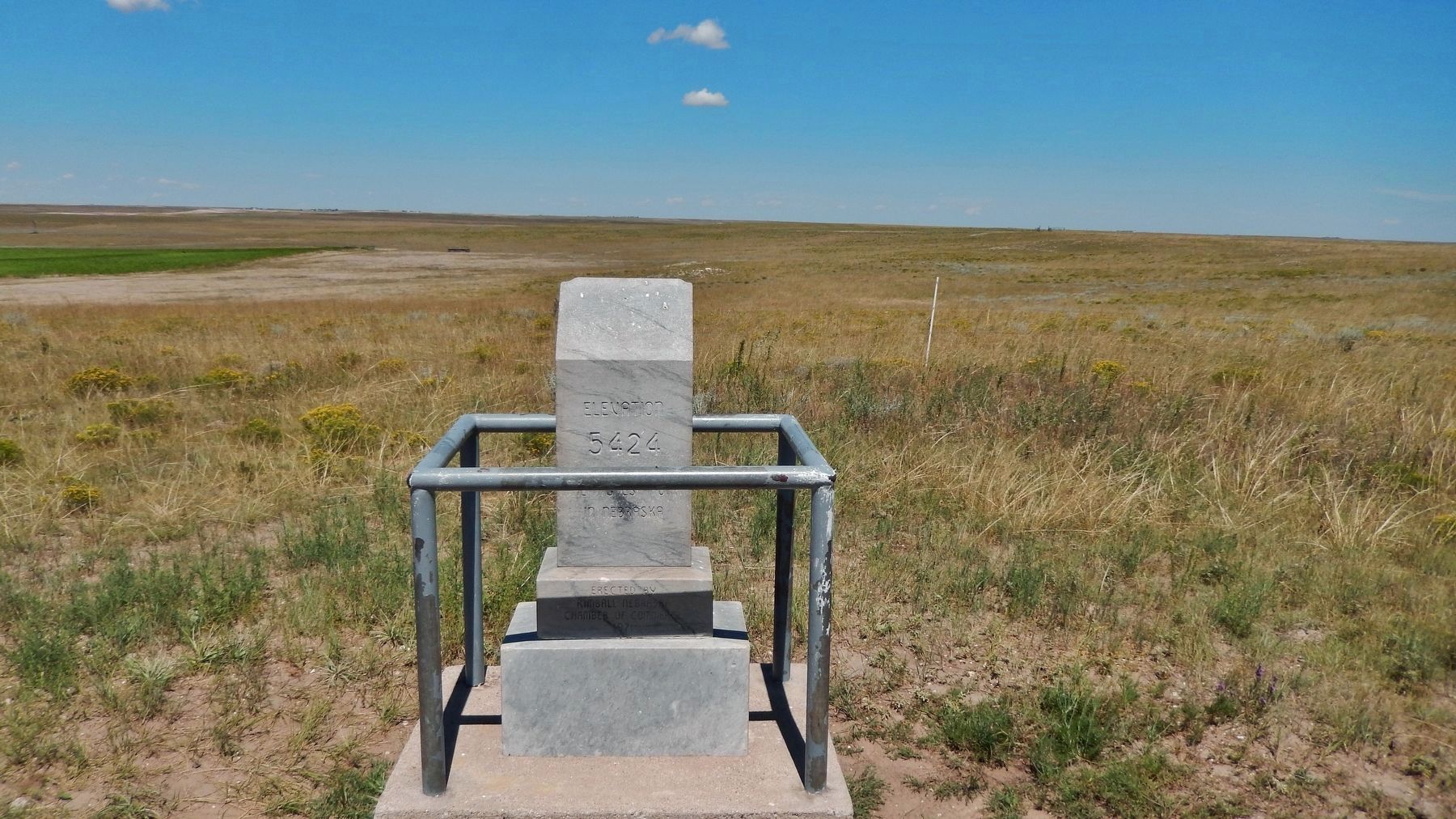 Nebraska Highpoint Monument (<i>looking north</i>) image. Click for full size.