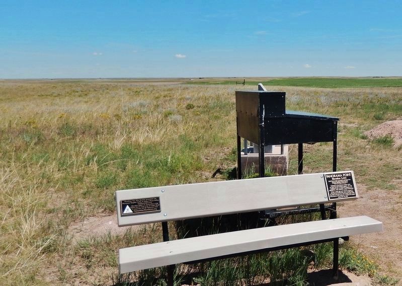 Highpointers Bench (<i>looking east</i>). Click for full size. Highpointers Bench (<i>looking east</i>) image. Click for full size.