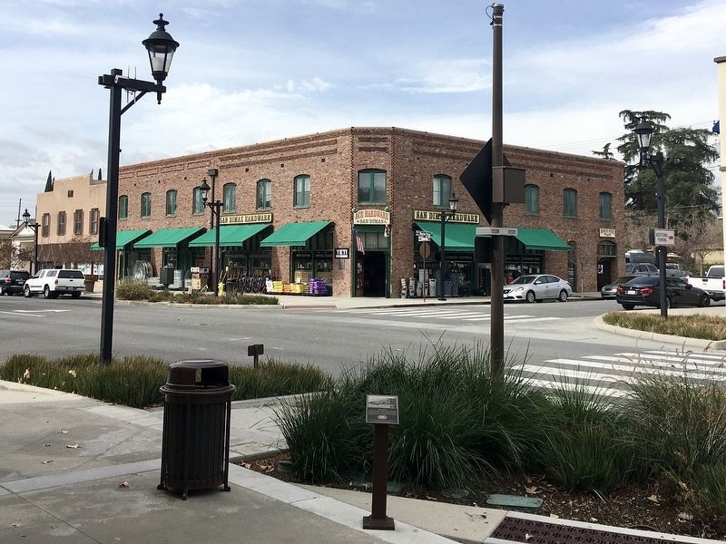 The Sipple Building and Marker image. Click for full size.